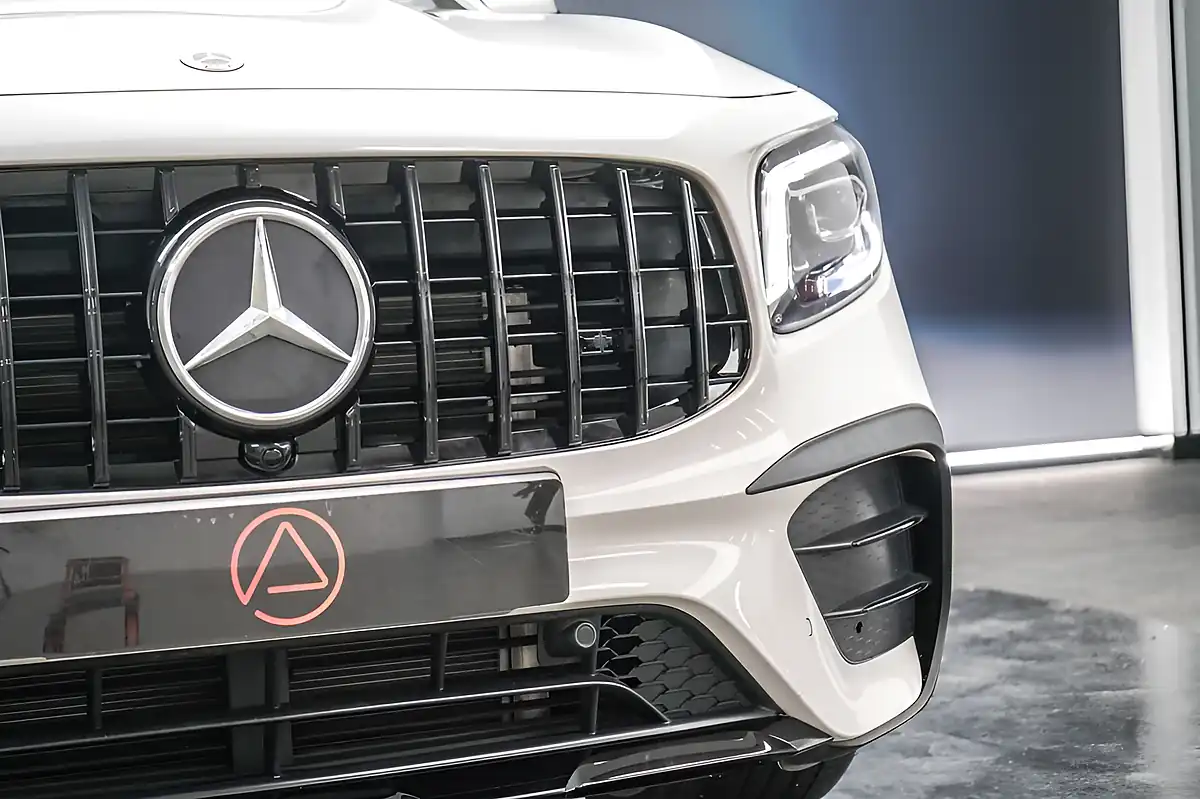 Used 2022 Mercedes-Benz Glb AMG Line (premium) White - Interior and Exterior details 4