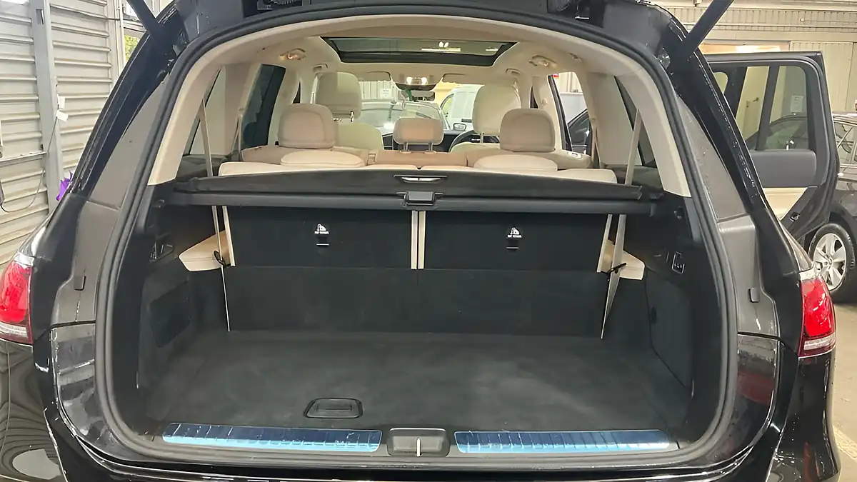 Used 2022 Mercedes-Benz Gls Night Edition Black - Interior and Exterior details 14