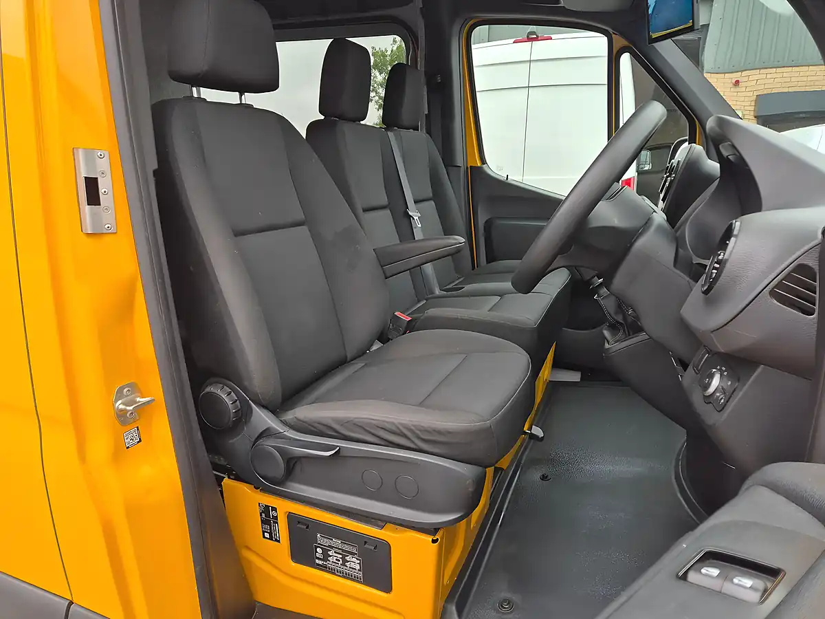 Used 2022 Mercedes-Benz Sprinter Combi Mwb Low Roof 6seat Yellow - Interior and Exterior details 10