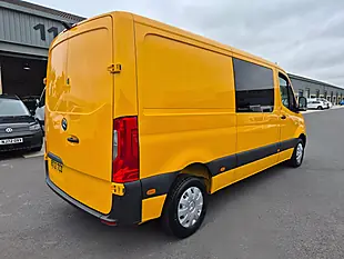 Used 2022 Mercedes-Benz Sprinter Combi Mwb Low Roof 6seat Yellow - Interior and Exterior details 11