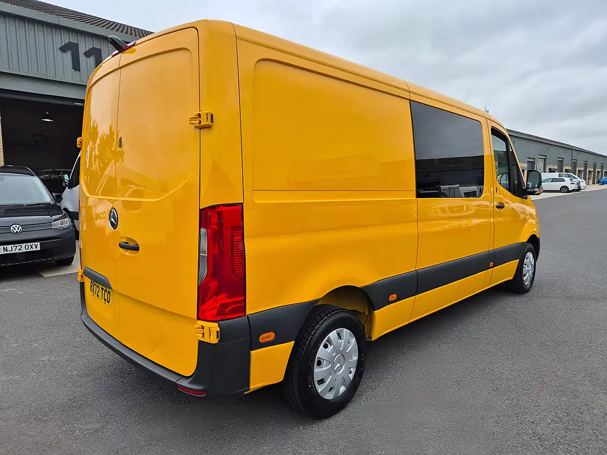 Used 2022 Mercedes-Benz Sprinter Combi Mwb Low Roof 6seat Yellow - Interior and Exterior details 11