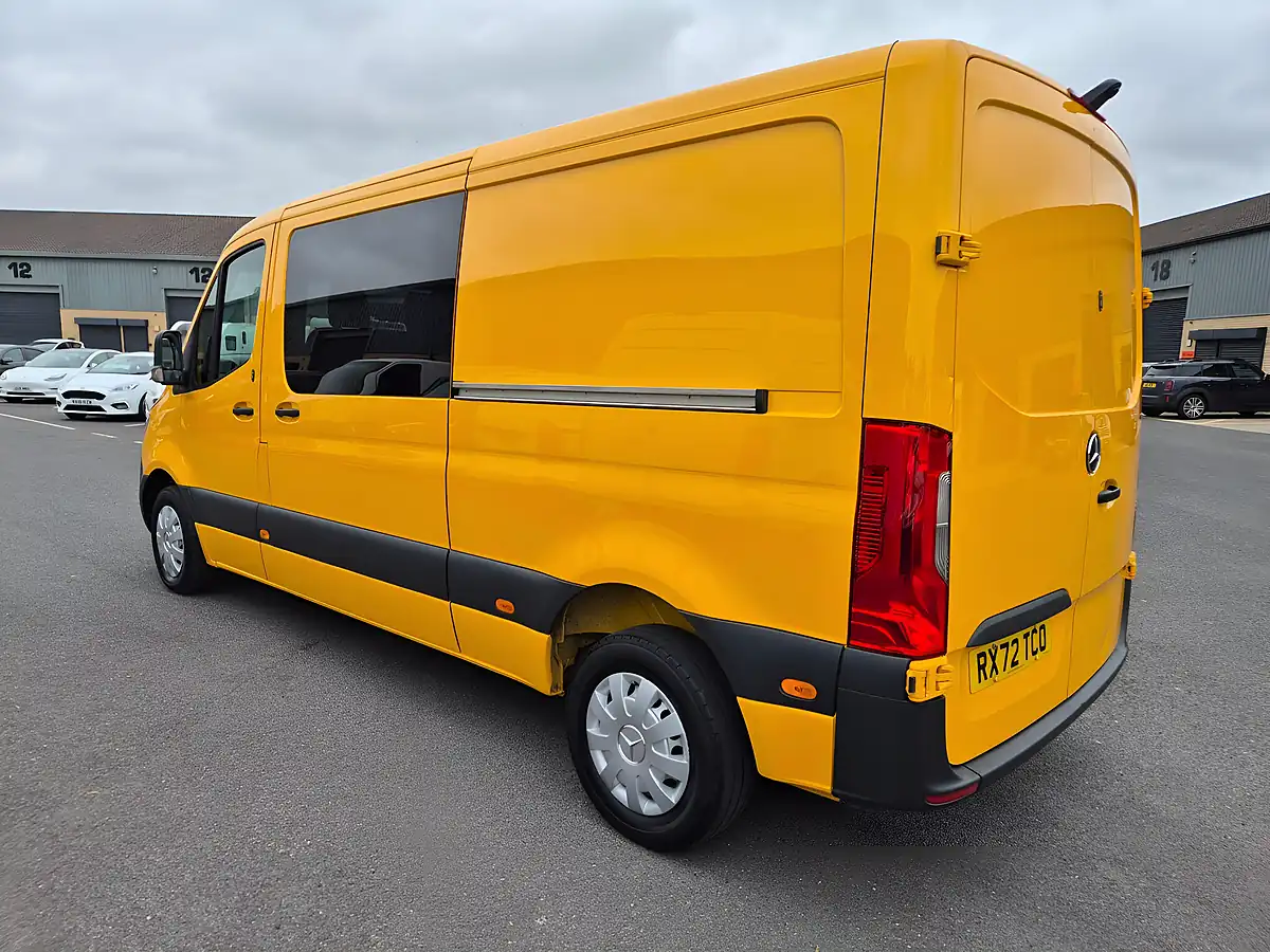 Used 2022 Mercedes-Benz Sprinter Combi Mwb Low Roof 6seat Yellow - Interior and Exterior details 15