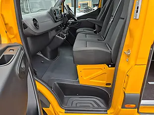 Used 2022 Mercedes-Benz Sprinter Combi Mwb Low Roof 6seat Yellow - Interior and Exterior details 18
