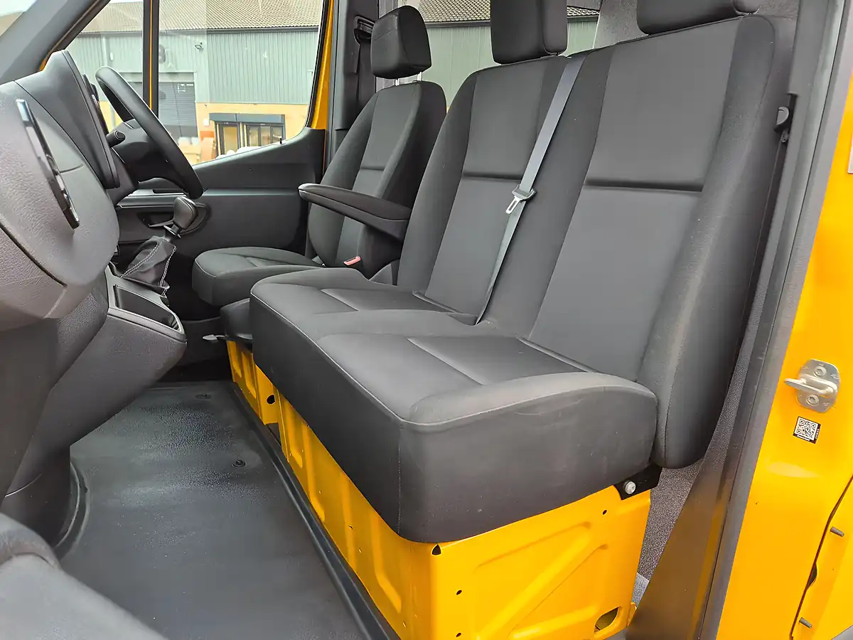 Used 2022 Mercedes-Benz Sprinter Combi Mwb Low Roof 6seat Yellow - Interior and Exterior details 19