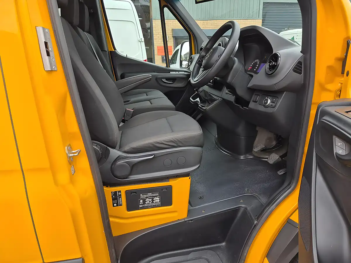 Used 2022 Mercedes-Benz Sprinter Combi Mwb Low Roof 6seat Yellow - Interior and Exterior details 2