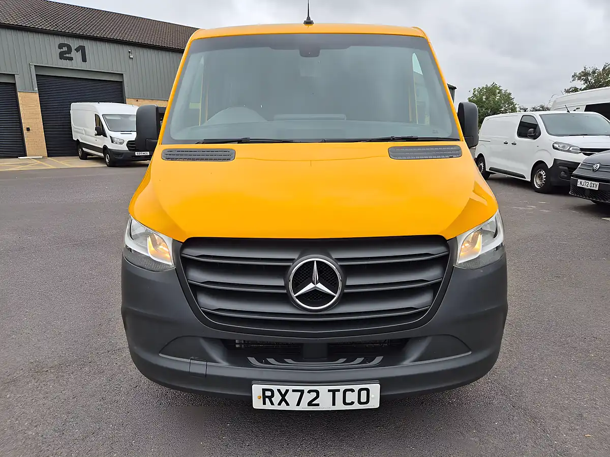 Used 2022 Mercedes-Benz Sprinter Combi Mwb Low Roof 6seat Yellow - Interior and Exterior details 20
