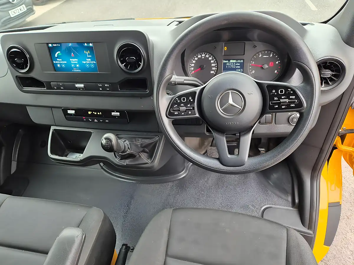 Used 2022 Mercedes-Benz Sprinter Combi Mwb Low Roof 6seat Yellow - Interior and Exterior details 3
