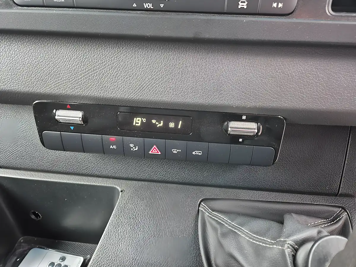 Used 2022 Mercedes-Benz Sprinter Combi Mwb Low Roof 6seat Yellow - Interior and Exterior details 8