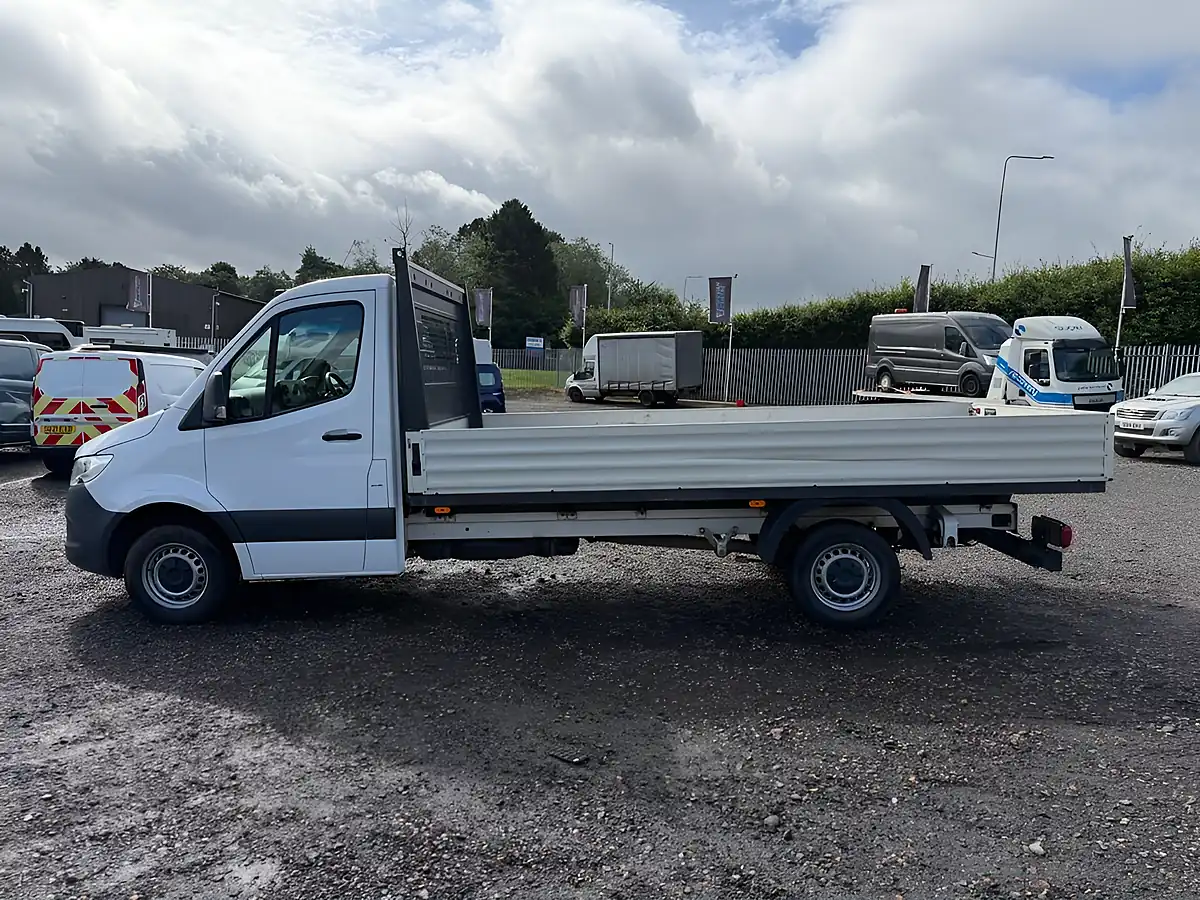 Used 2022 Mercedes-Benz Sprinter Progressive Chassis Cab White - Interior and Exterior details 4