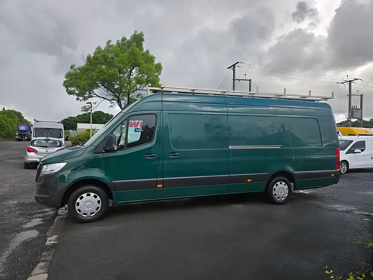 Used 2022 Mercedes-Benz Sprinter Progressive Green - Interior and Exterior details 5