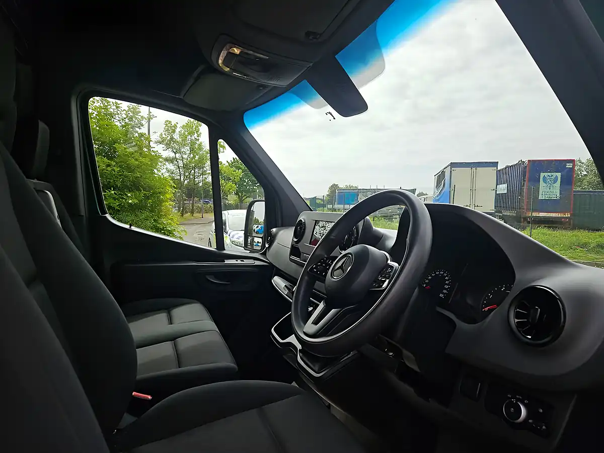 Used 2022 Mercedes-Benz Sprinter Progressive Green - Interior and Exterior details 12