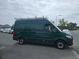 Used 2022 Mercedes-Benz Sprinter Progressive Green - Interior and Exterior details 2