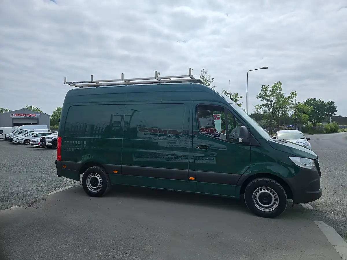 Used 2022 Mercedes-Benz Sprinter Progressive Green - Interior and Exterior details 2