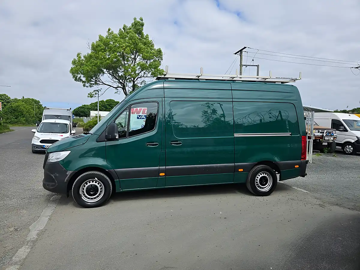 Used 2022 Mercedes-Benz Sprinter Progressive Green - Interior and Exterior details 5