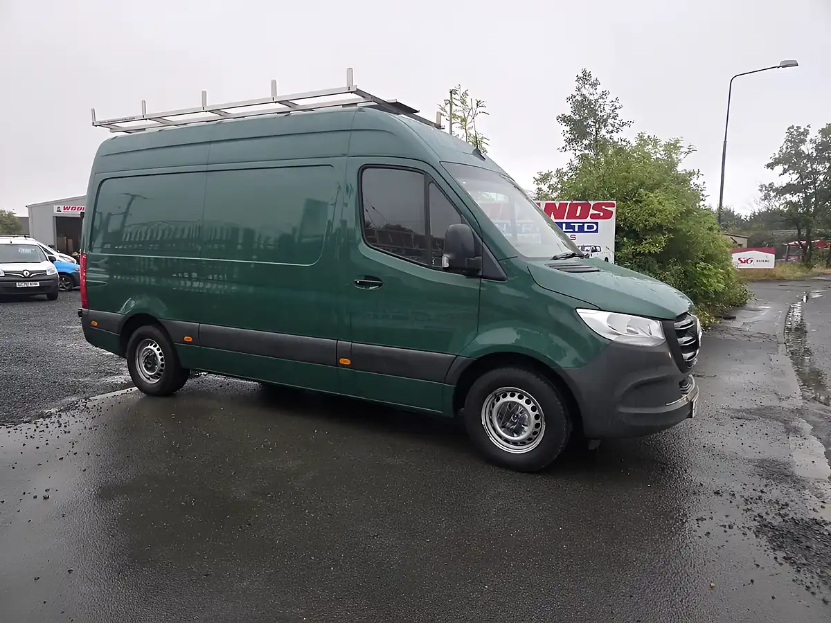 Used 2022 Mercedes-Benz Sprinter Progressive Green - Interior and Exterior details 2
