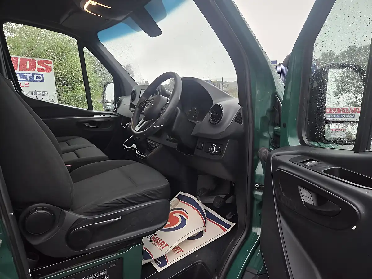 Used 2022 Mercedes-Benz Sprinter Progressive Green - Interior and Exterior details 9