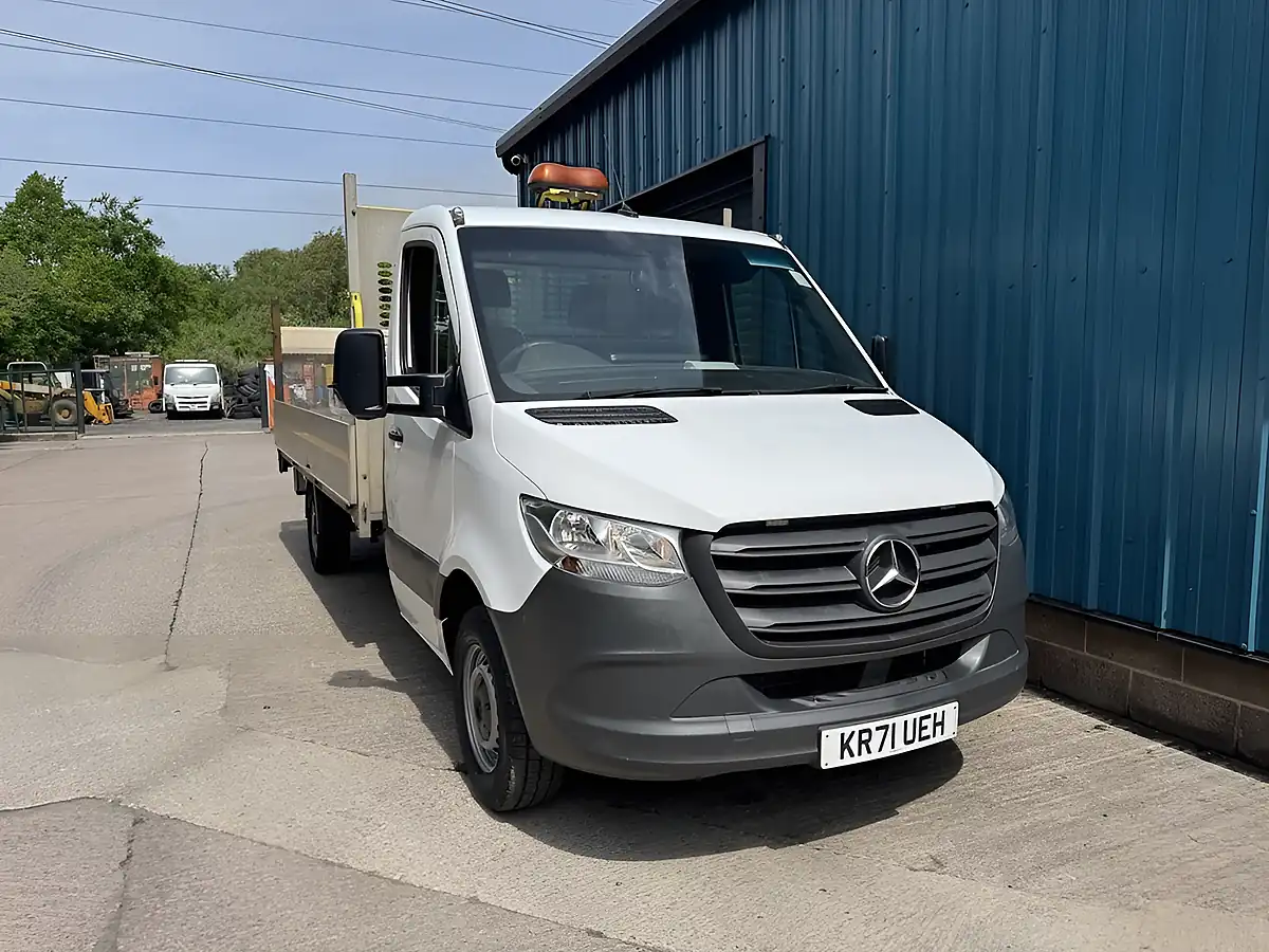 Used 2022 Mercedes-Benz Sprinter Progressive White - Interior and Exterior details 4