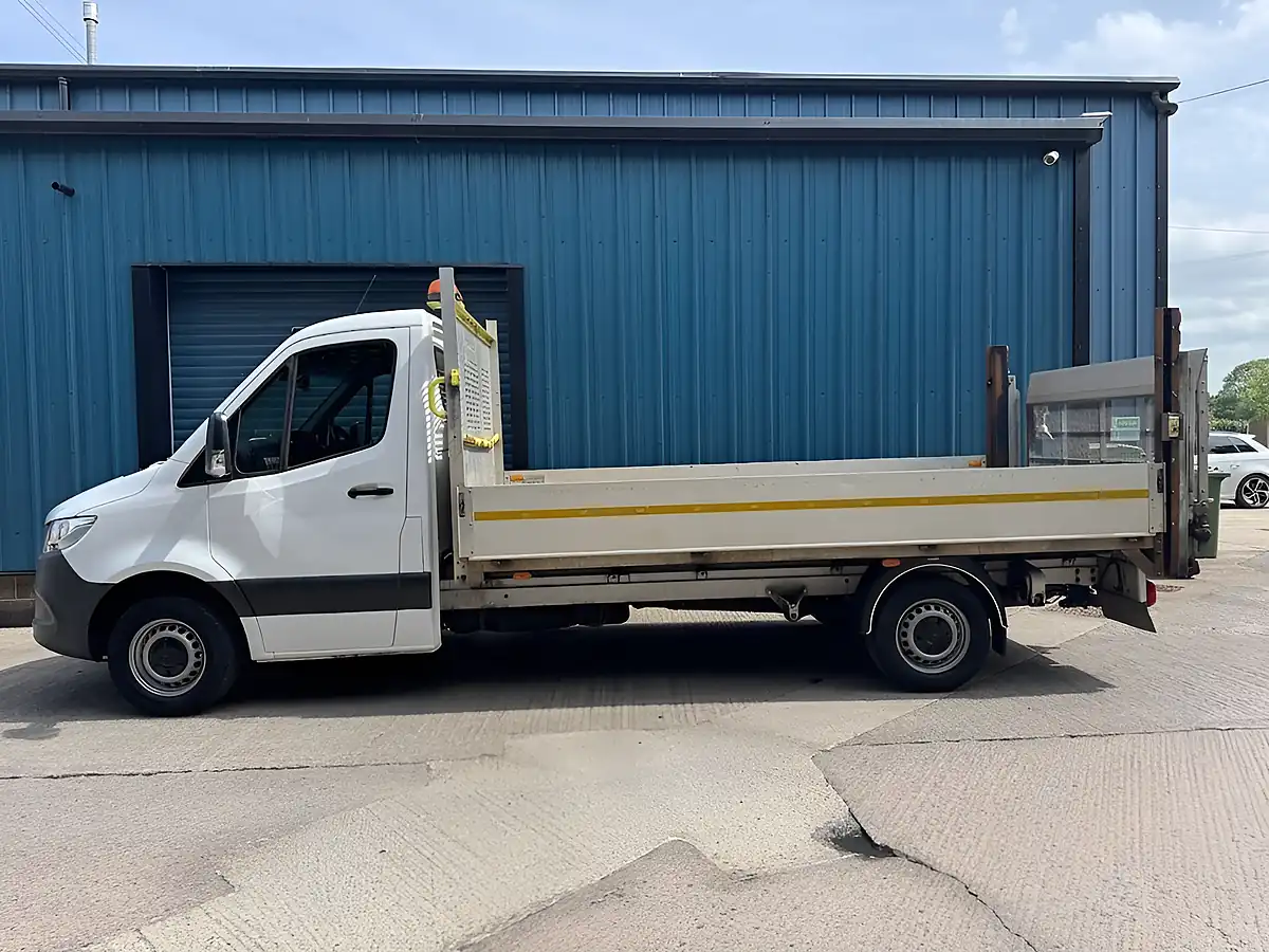 Used 2022 Mercedes-Benz Sprinter Progressive White - Interior and Exterior details 6