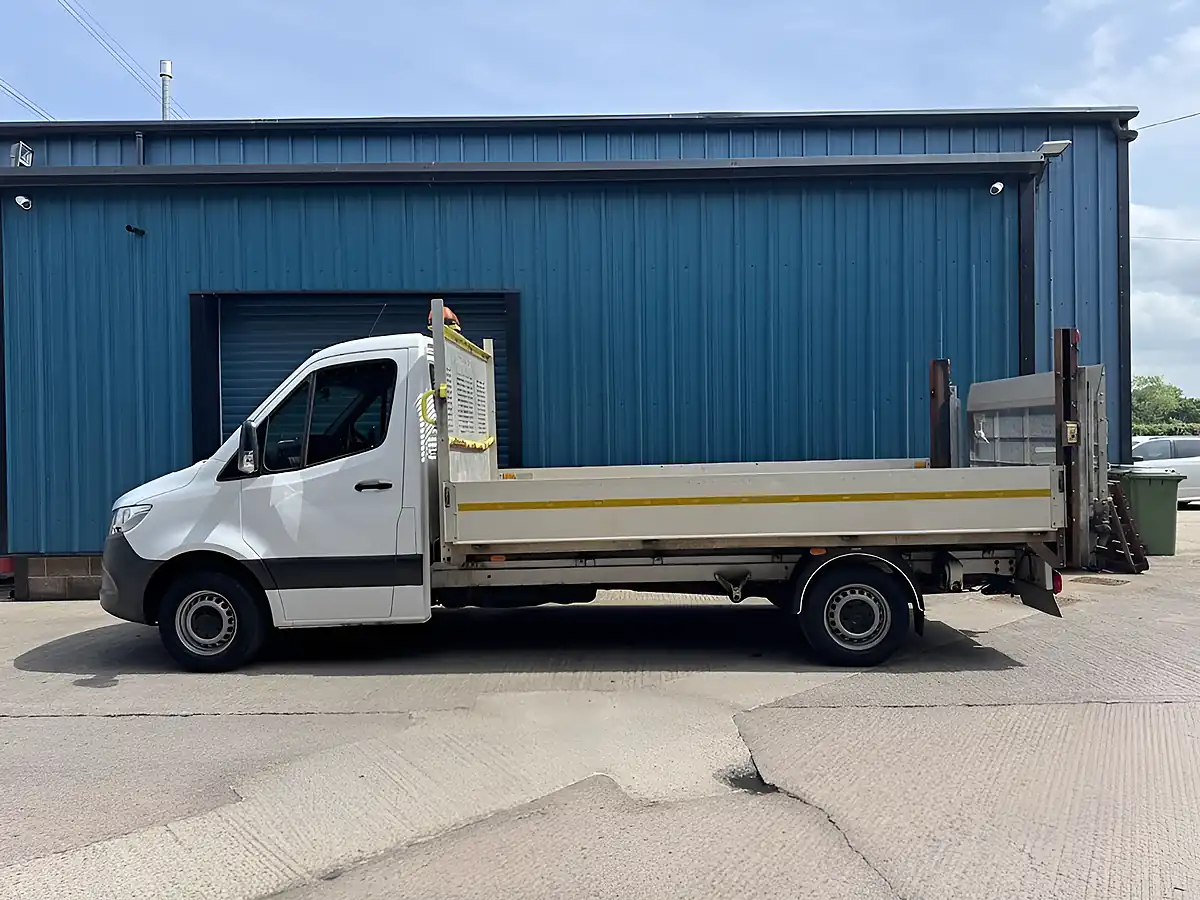 Used 2022 Mercedes-Benz Sprinter Progressive White - Interior and Exterior details 7
