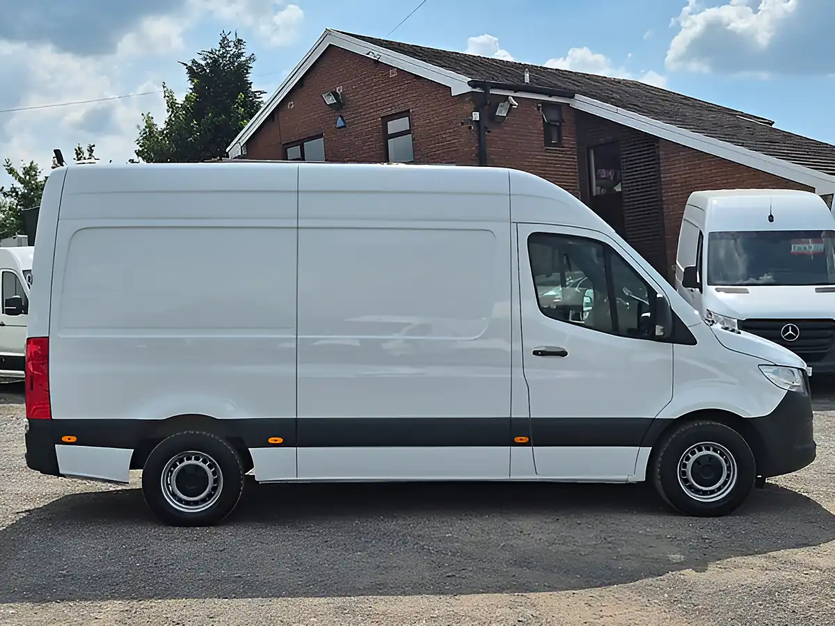 Used 2022 Mercedes-Benz Sprinter Progressive White - Interior and Exterior details 4