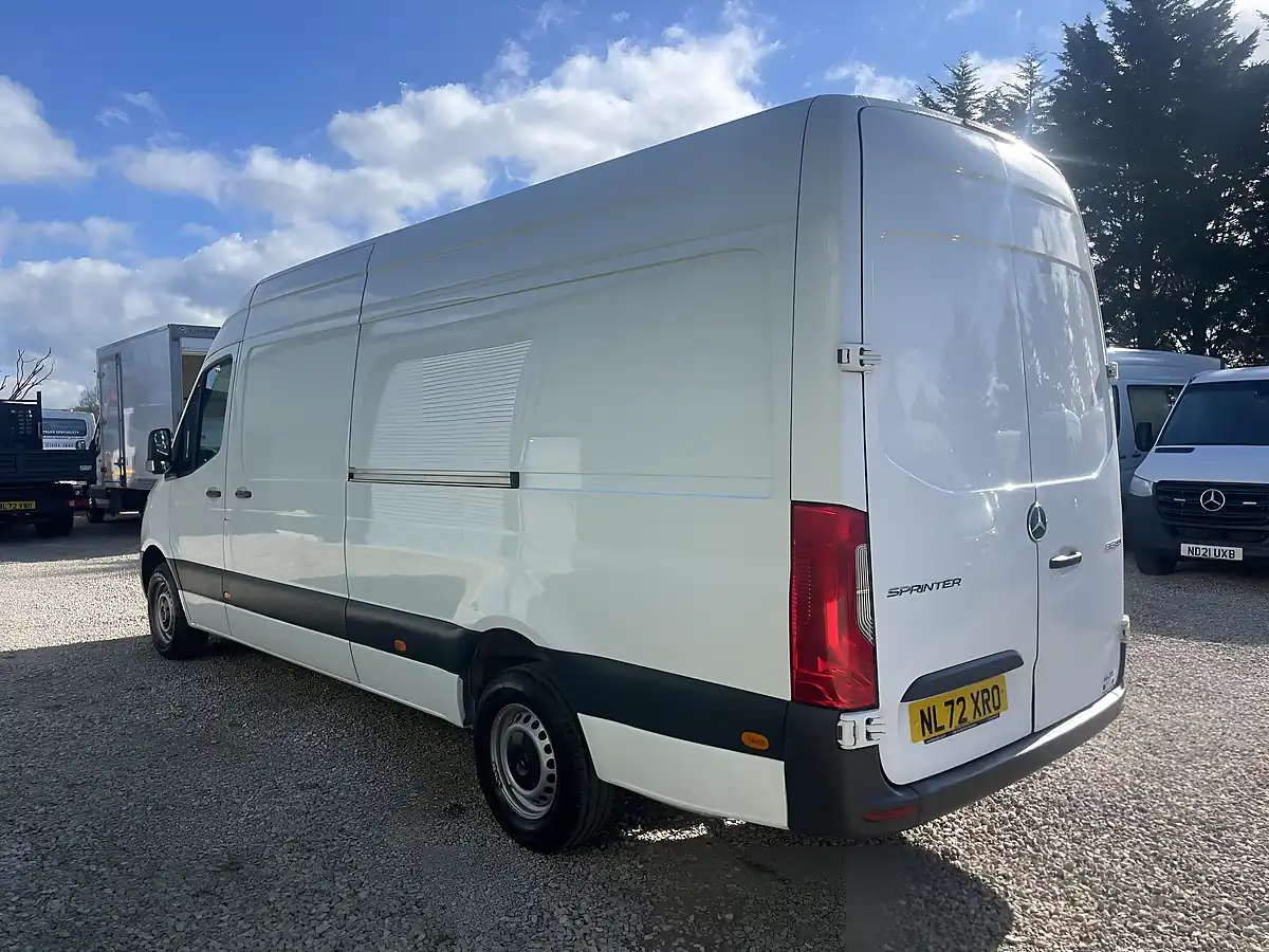Used 2022 Mercedes-Benz Sprinter Progressive White - Interior and Exterior details 4