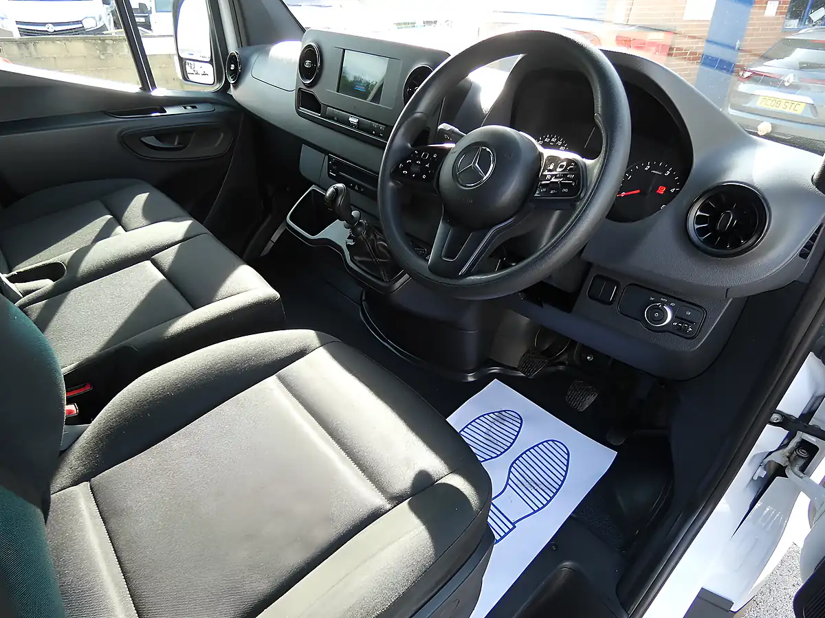 Used 2022 Mercedes-Benz Sprinter Progressive White - Interior and Exterior details 16