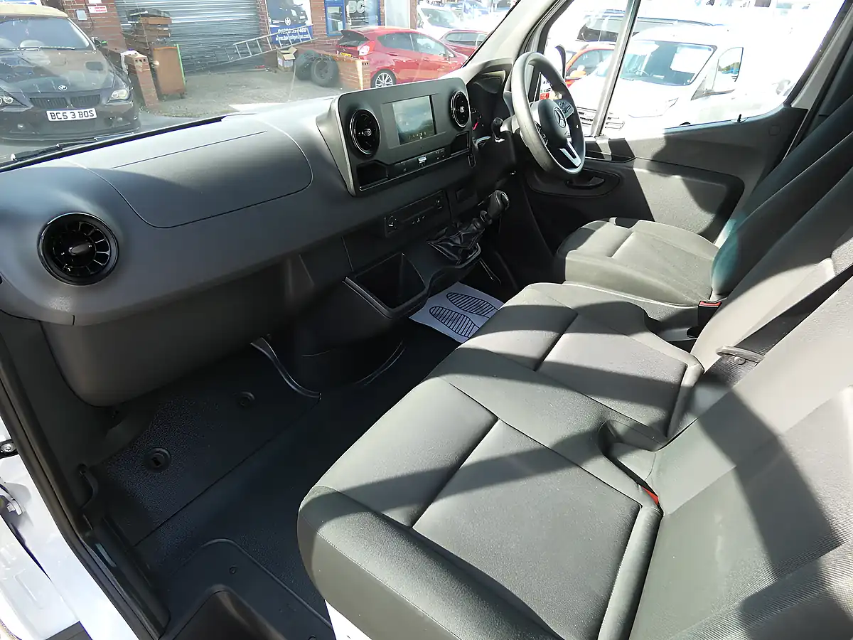 Used 2022 Mercedes-Benz Sprinter Progressive White - Interior and Exterior details 18