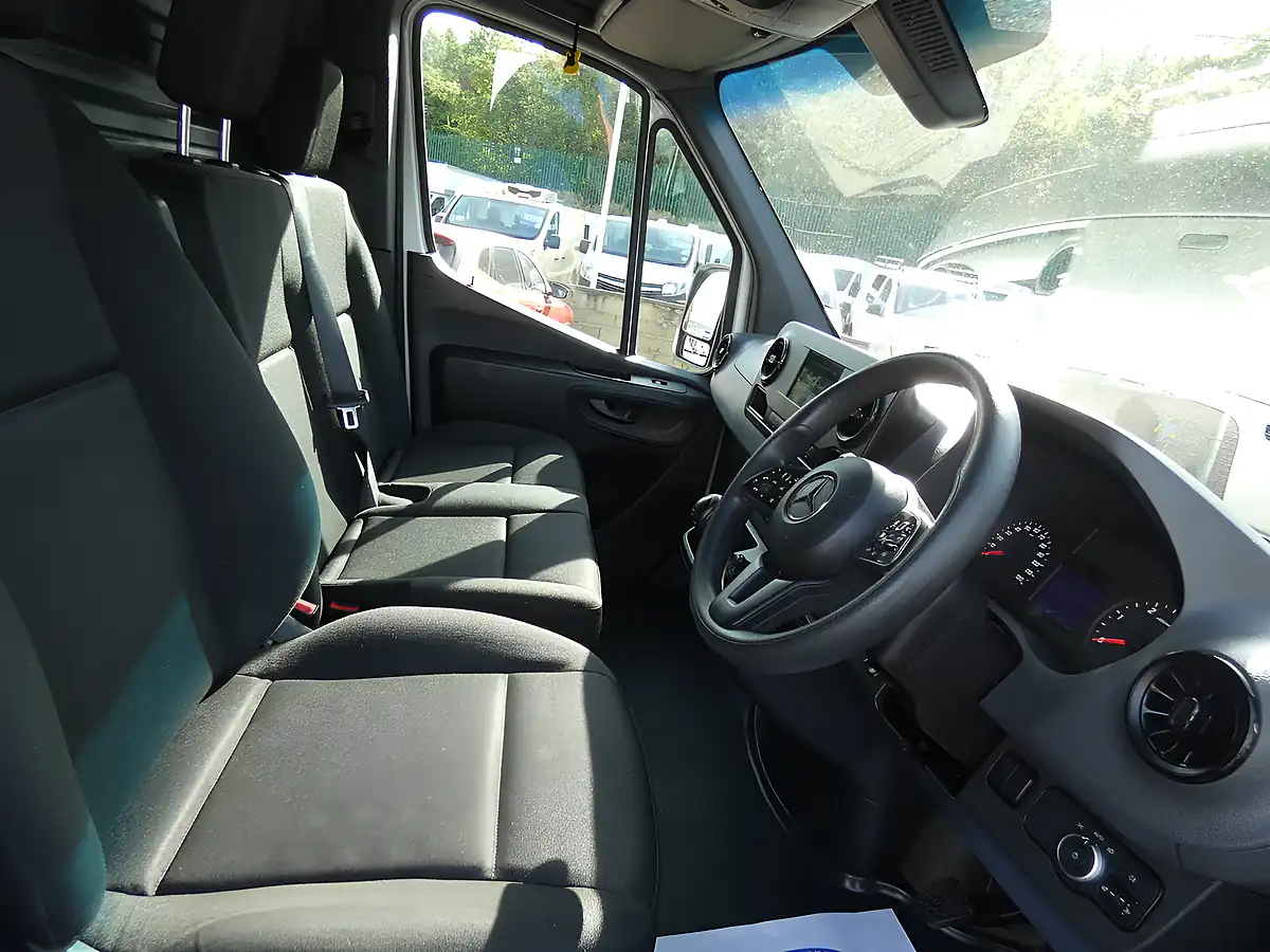 Used 2022 Mercedes-Benz Sprinter Progressive White - Interior and Exterior details 2