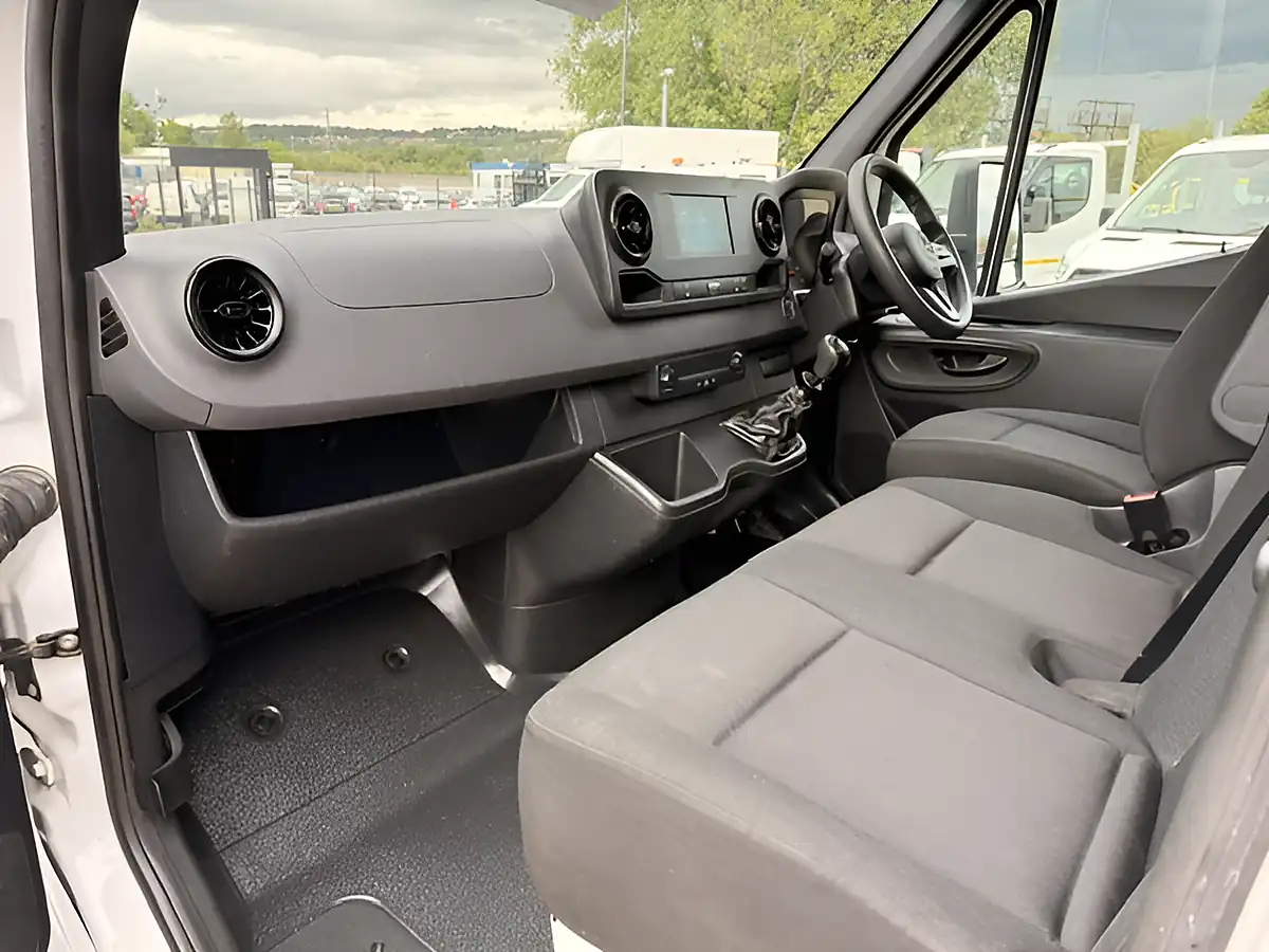 Used 2022 Mercedes-Benz Sprinter Progressive White - Interior and Exterior details 12