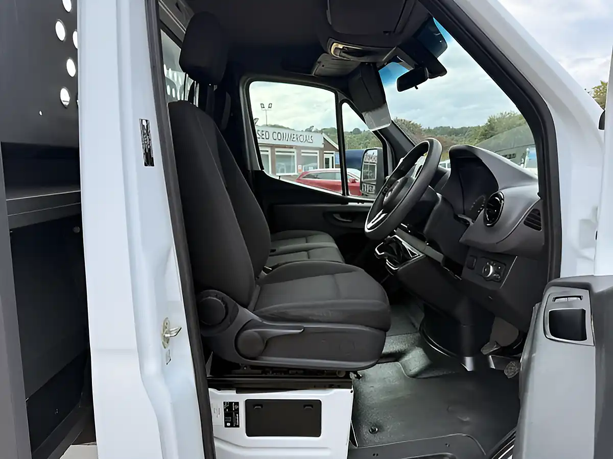 Used 2022 Mercedes-Benz Sprinter Progressive White - Interior and Exterior details 13