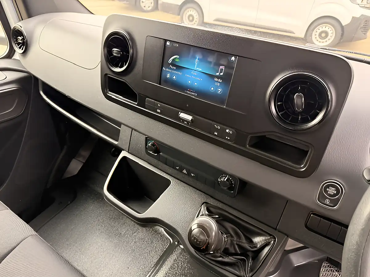 Used 2022 Mercedes-Benz Sprinter Progressive White - Interior and Exterior details 16