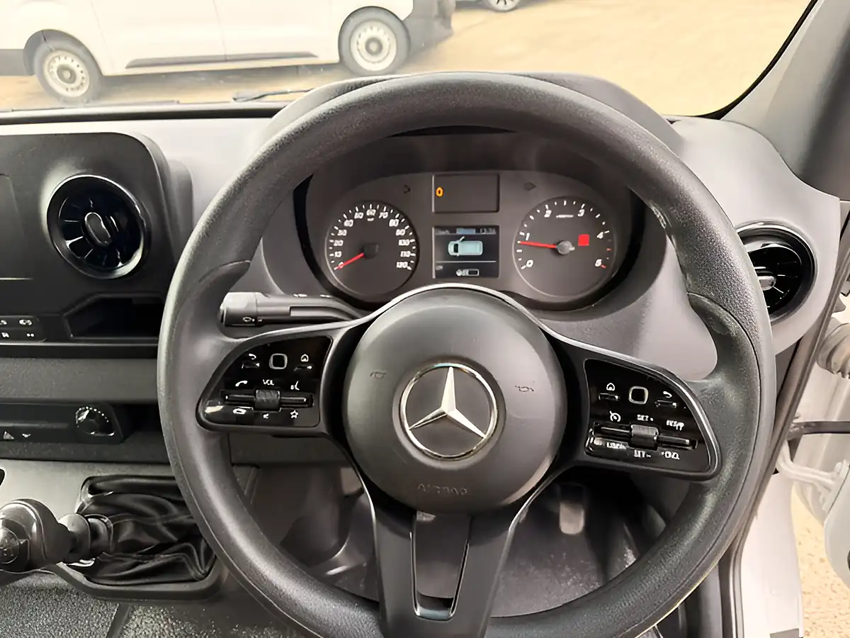 Used 2022 Mercedes-Benz Sprinter Progressive White - Interior and Exterior details 19