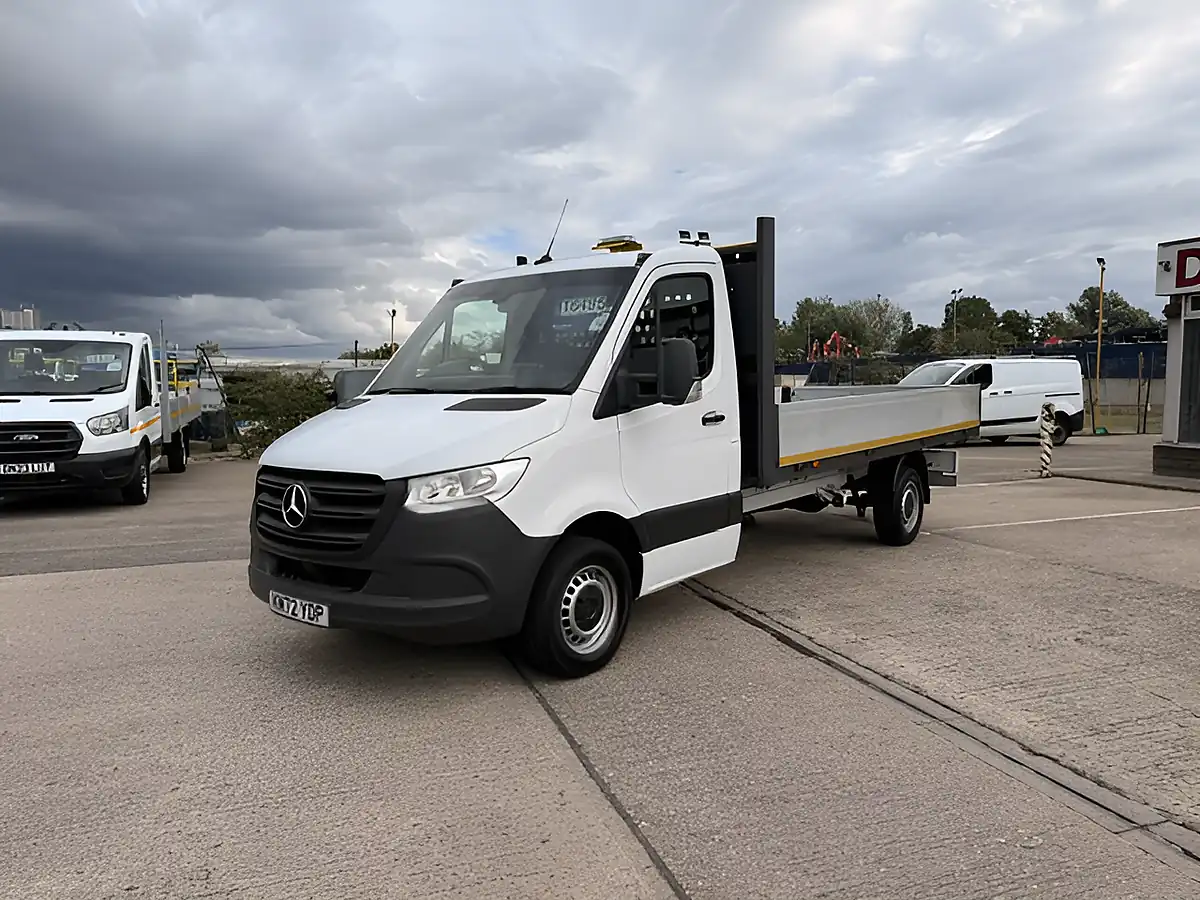 Used 2022 Mercedes-Benz Sprinter Progressive White - Interior and Exterior details 8
