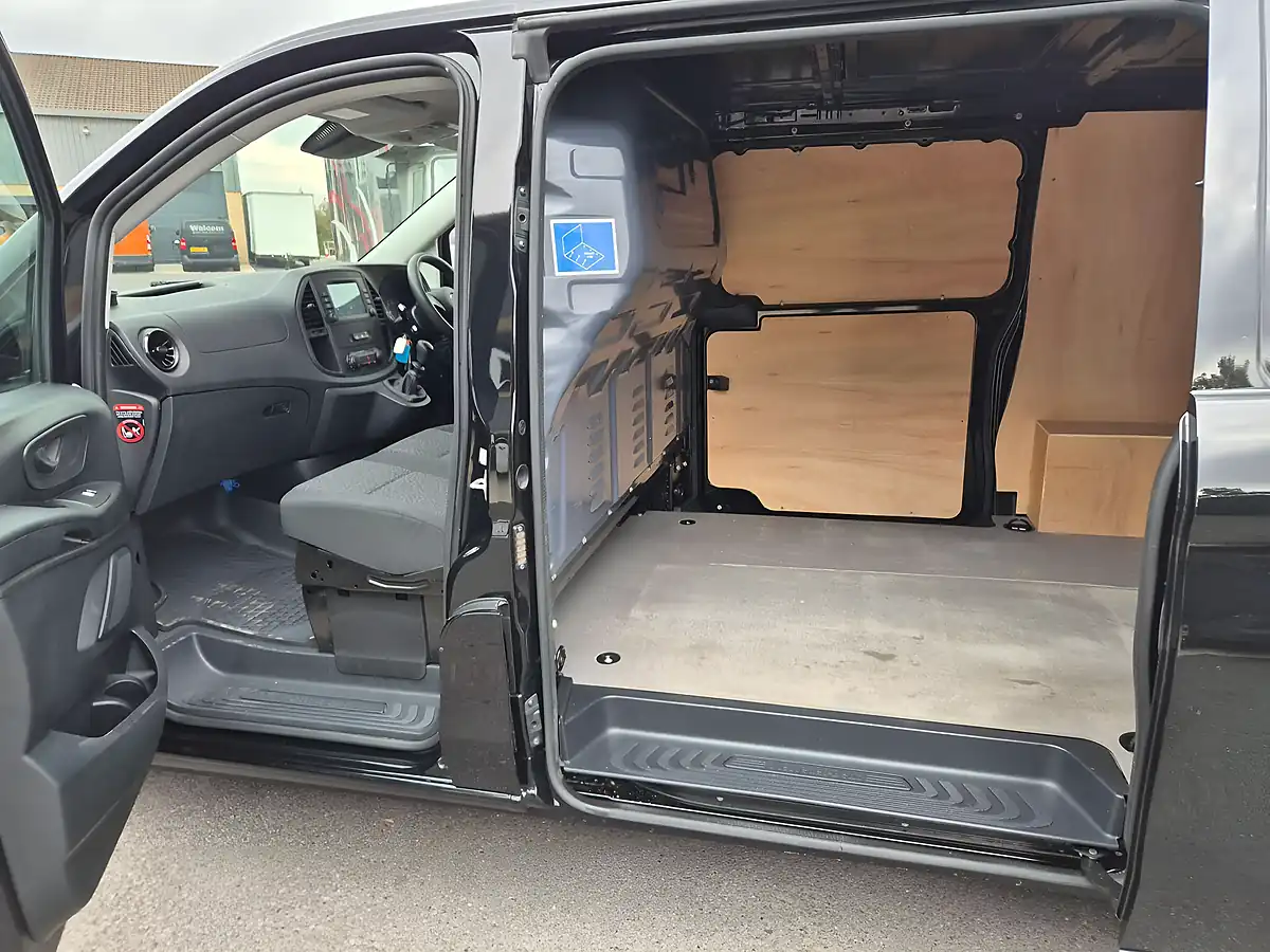 Used 2022 Mercedes-Benz Vito Progressive Black - Interior and Exterior details 16