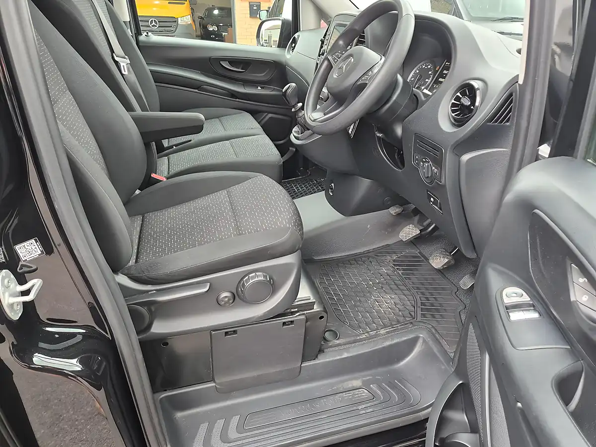 Used 2022 Mercedes-Benz Vito Progressive Black - Interior and Exterior details 2