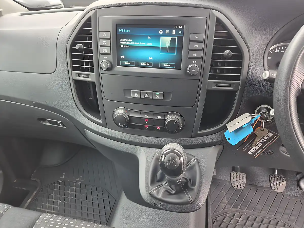 Used 2022 Mercedes-Benz Vito Progressive Black - Interior and Exterior details 6