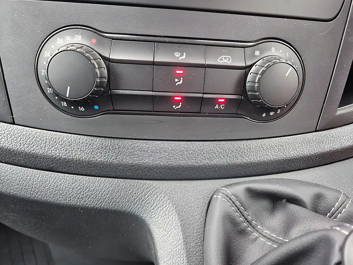 Used 2022 Mercedes-Benz Vito Progressive Black - Interior and Exterior details 7