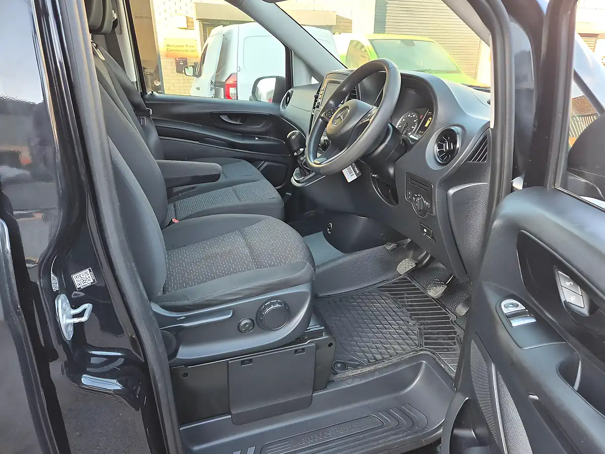 Used 2022 Mercedes-Benz Vito Progressive Black - Interior and Exterior details 2