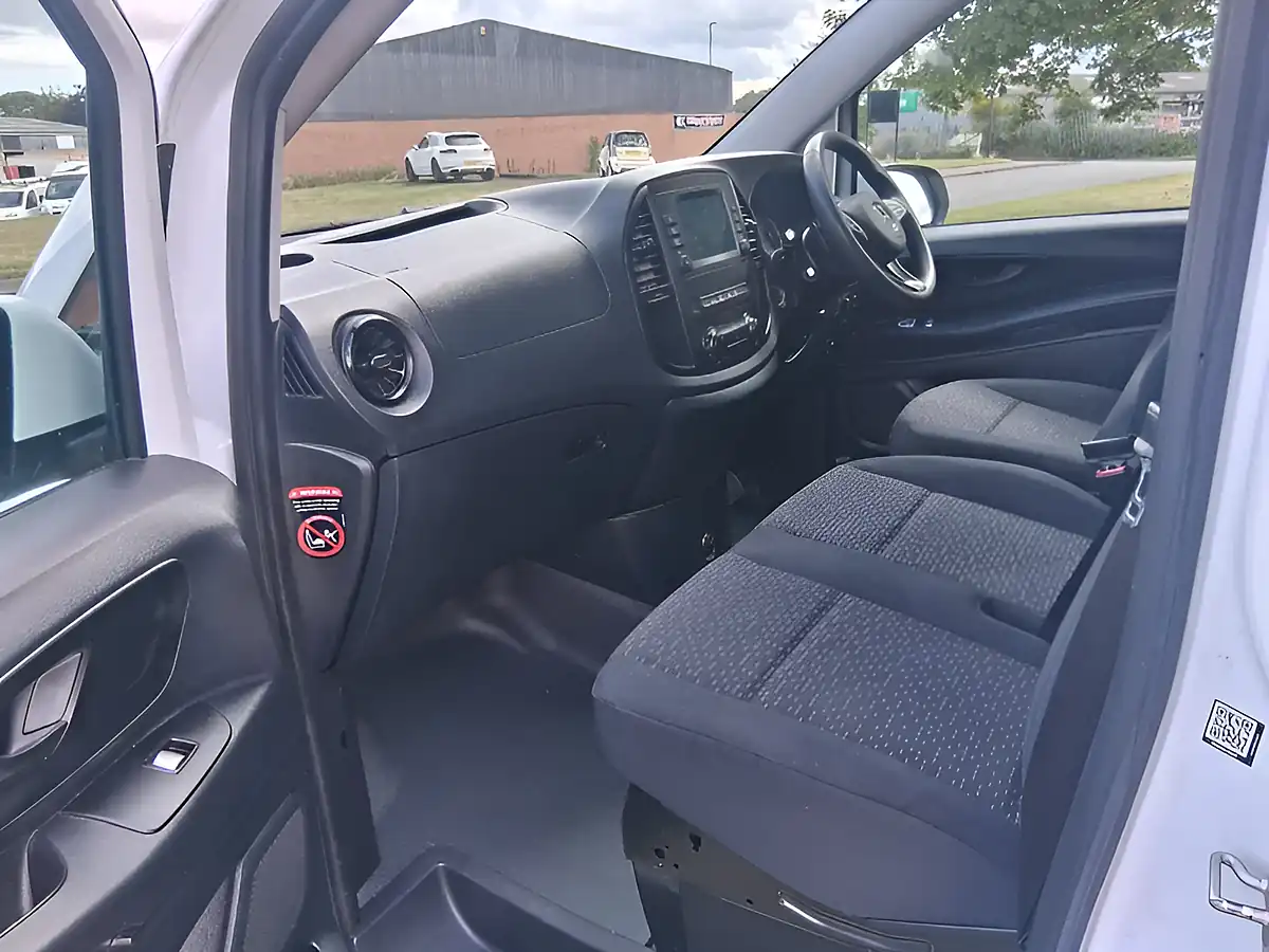 Used 2022 Mercedes-Benz Vito Progressive Plus White - Interior and Exterior details 11