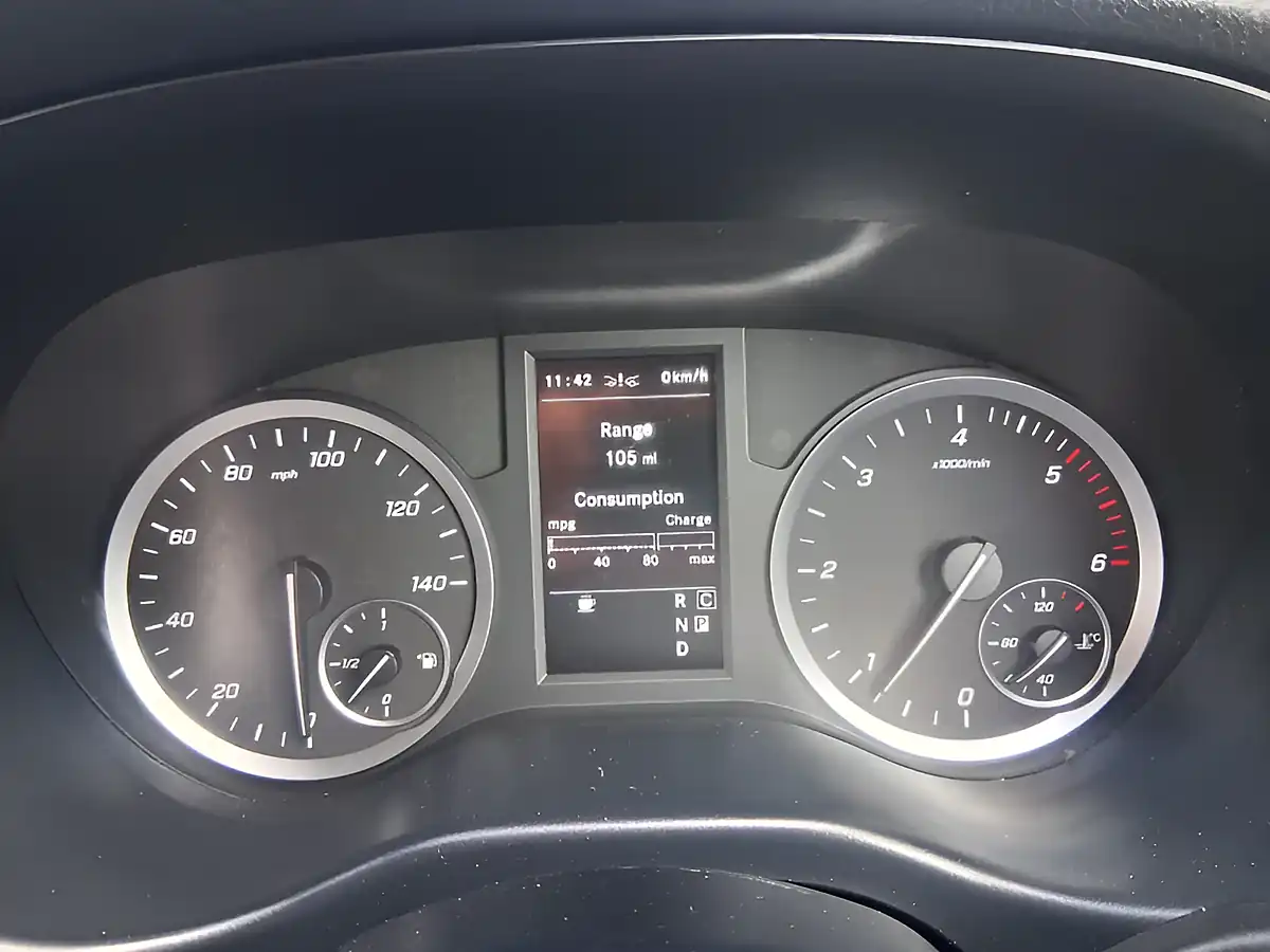 Used 2022 Mercedes-Benz Vito Progressive Plus White - Interior and Exterior details 12