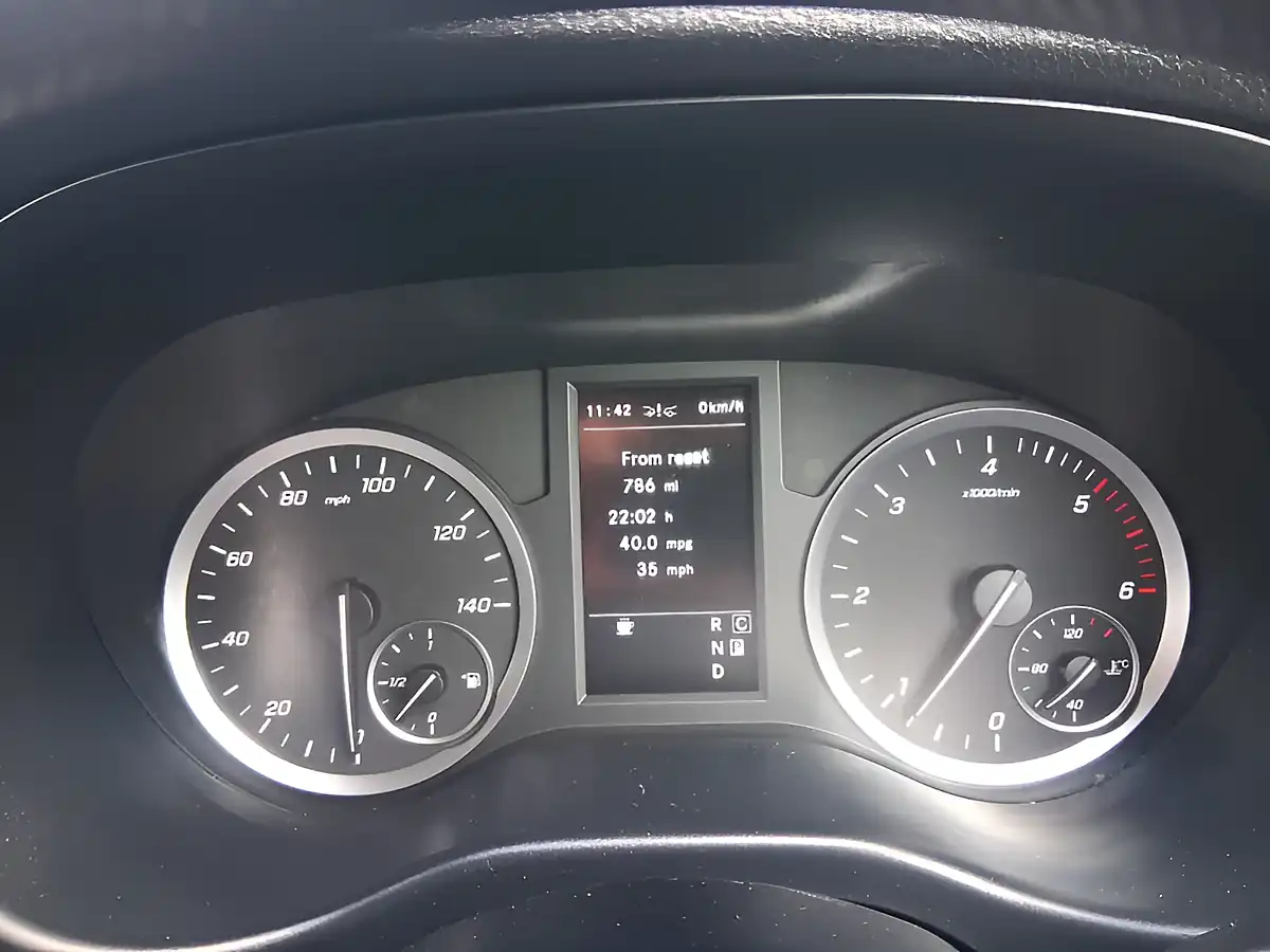 Used 2022 Mercedes-Benz Vito Progressive Plus White - Interior and Exterior details 13