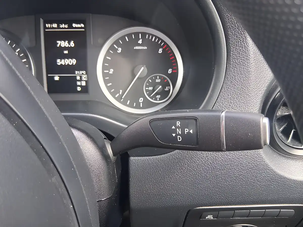 Used 2022 Mercedes-Benz Vito Progressive Plus White - Interior and Exterior details 14