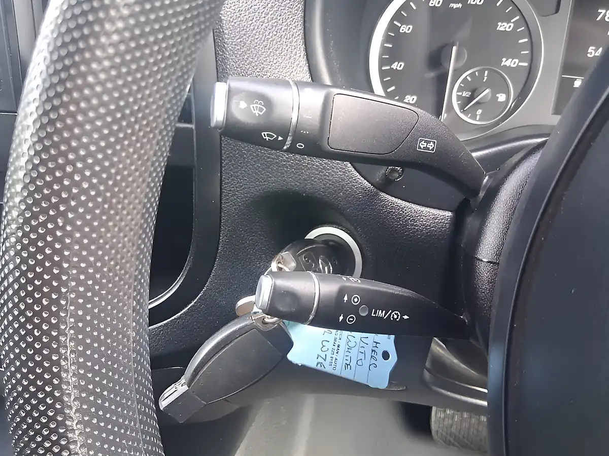 Used 2022 Mercedes-Benz Vito Progressive Plus White - Interior and Exterior details 17