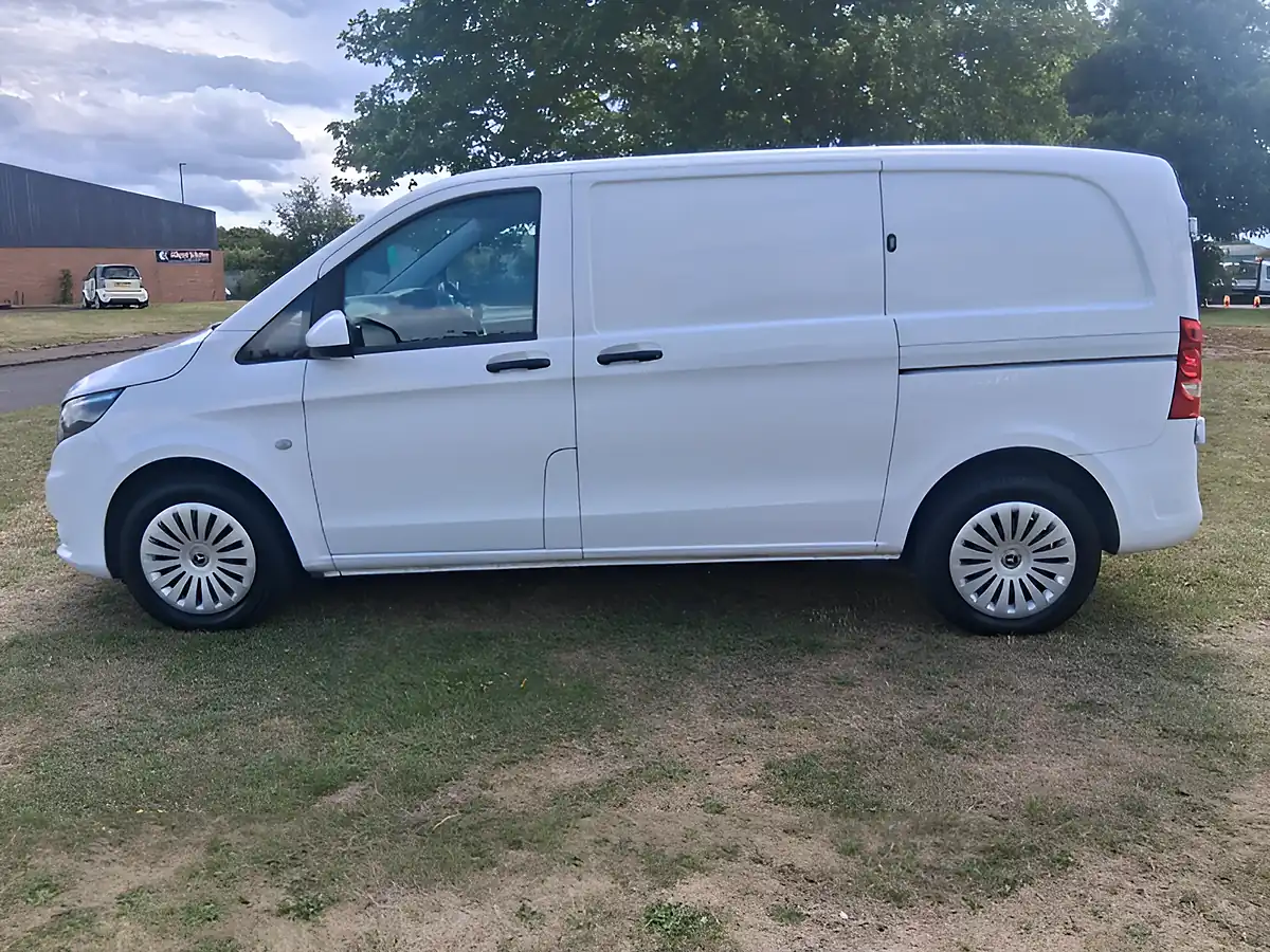 Used 2022 Mercedes-Benz Vito Progressive Plus White - Interior and Exterior details 2