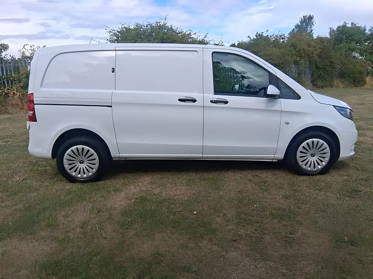 Used 2022 Mercedes-Benz Vito Progressive Plus White - Interior and Exterior details 6