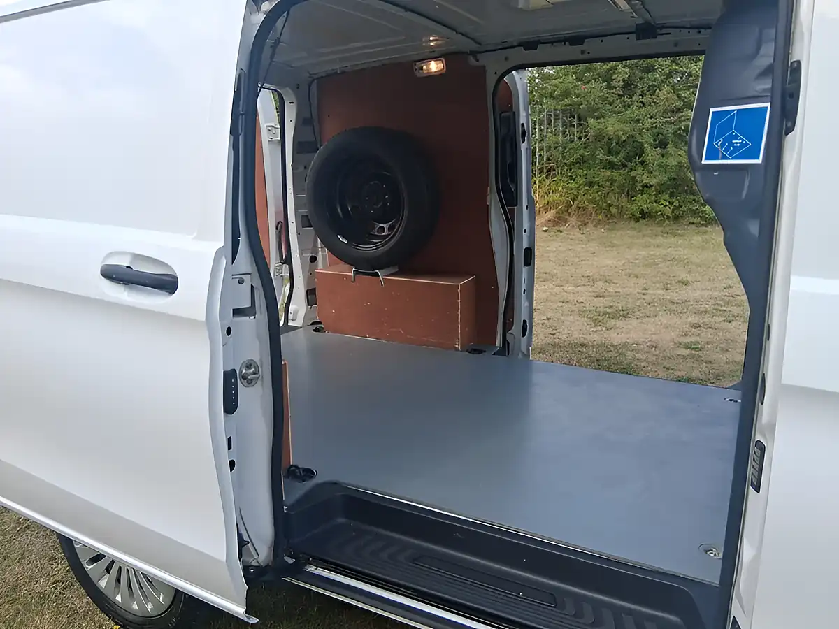 Used 2022 Mercedes-Benz Vito Progressive Plus White - Interior and Exterior details 9