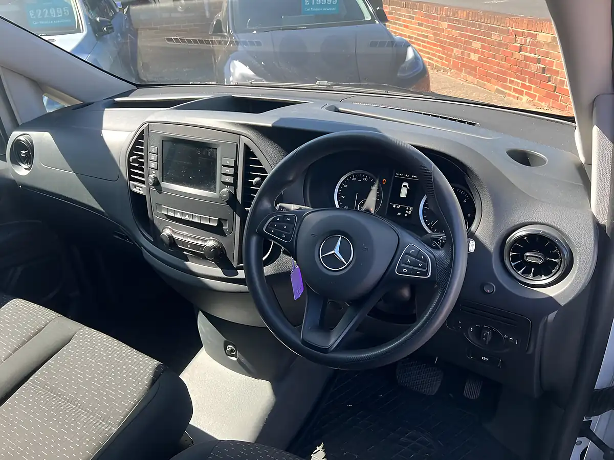 Used 2022 Mercedes-Benz Vito Progressive White - Interior and Exterior details 20