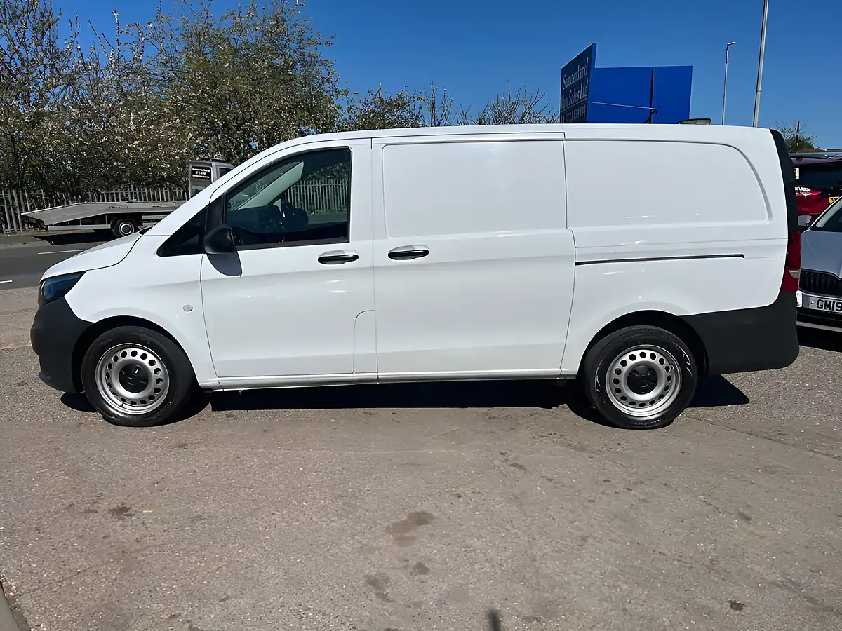 Used 2022 Mercedes-Benz Vito Progressive White - Interior and Exterior details 7