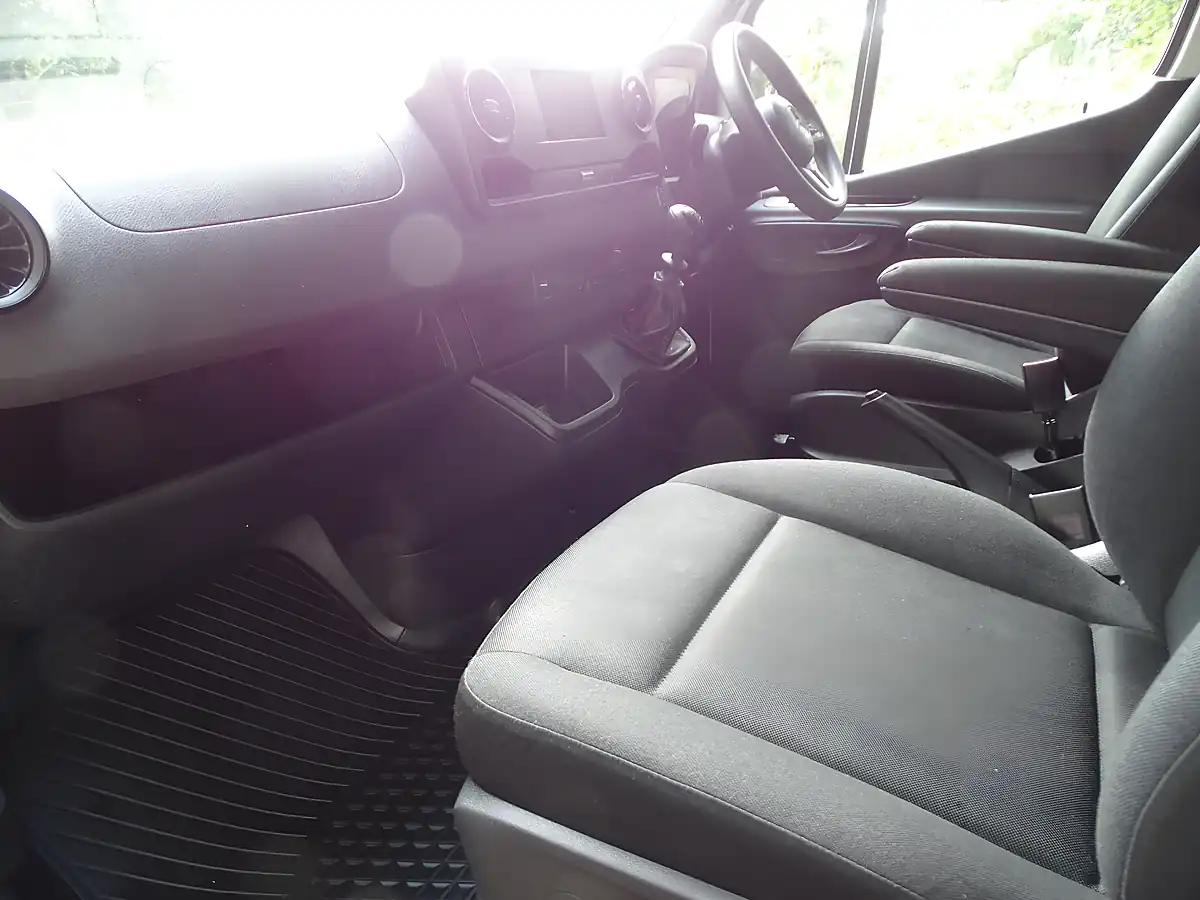 Used 2022 Mercedes Sprinter Progressive White - Interior and Exterior details 12
