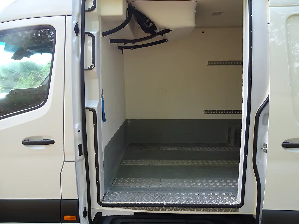 Used 2022 Mercedes Sprinter Progressive White - Interior and Exterior details 15